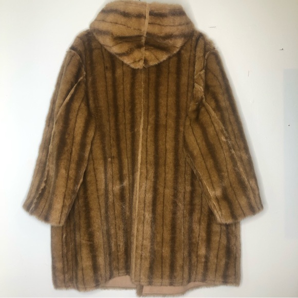 Jones New York Reversible Faux Fur Coat in Camel, size 2X. - Picture 6 of 14